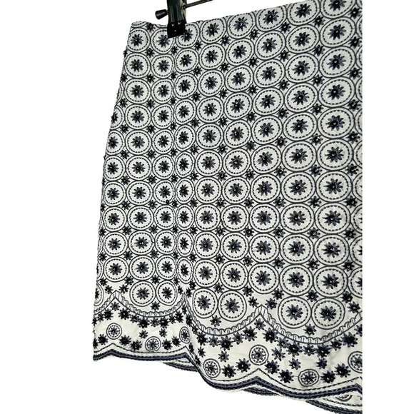 Club Monaco Women 00 White Beaded Mini Skirt Hand Embroidered Scalloped Floral - Picture 5 of 8